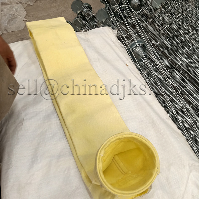 کیسه فیلتر گرد و غبار 133 * 2000 میلی متر برای کارخانه سوزاندن مقاومت در برابر دمای بالا