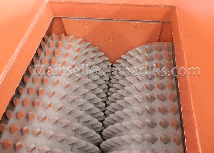 سنگ شکن غلتکی دندانه دار 0.3 میلی متری 30t/H برای خرد کردن سنگ معدن درشت